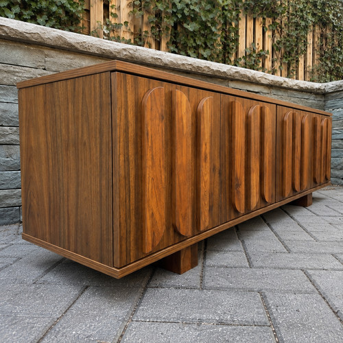 Mid century modern low - low, profile